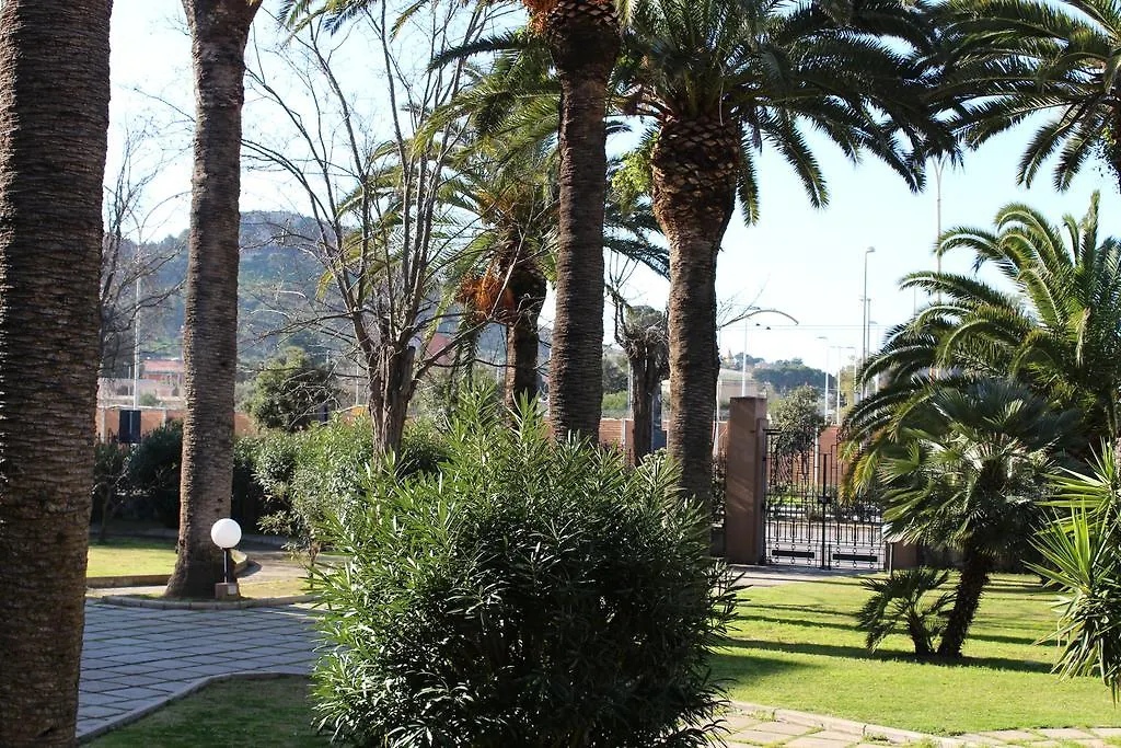 Villa Vaghi Rooms كالياري 2*,